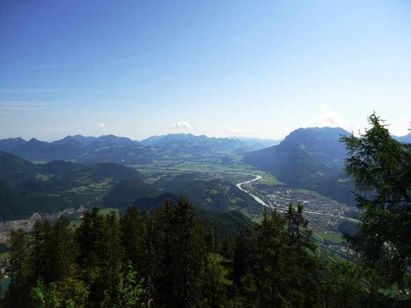 Foto: Günter Siegl / Wandertour / Pendling - Wanderung / Inn, links im Hintergrund Chiemgauer Alpen mit dem Geigelstein / 09.06.2017 15:08:05