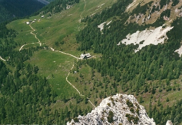 Foto: Wolfgang Dröthandl / Wandertour / Vom Bodental auf den Hochstuhl / Klagenfurter Hütte von der Bielschitza / 16.05.2011 17:05:22