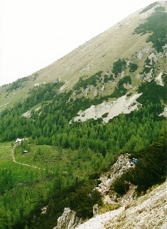 Foto: Wolfgang Dröthandl / Wandertour / Vom Bodental auf den Hochstuhl / Weg vom Bielschitzasattel zur Klagenfurter Hütte (links) / 16.05.2011 16:52:26