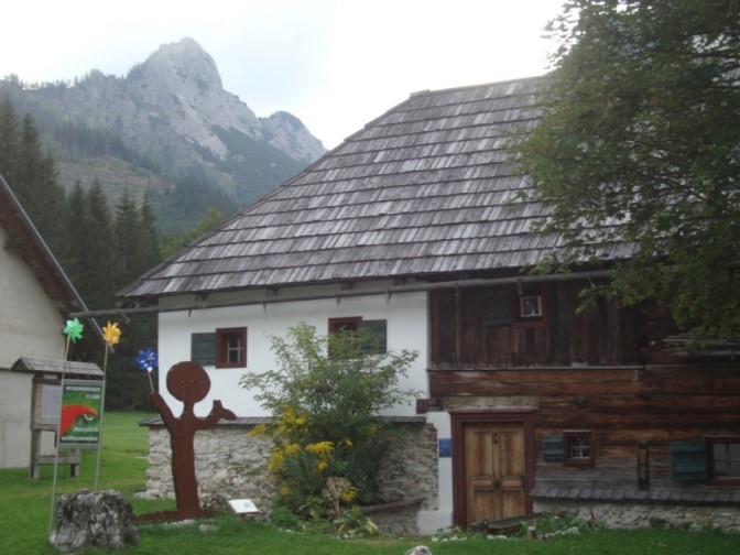 Foto: Wolfgang Dröthandl / Wandertour / Hochschwabrunde übers G´hackte / Hochschwabmuseum gegen Buchbergkogel (links) / 11.09.2017 15:17:52
