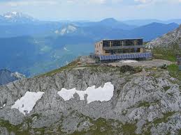 Foto: Wolfgang Dröthandl / Wandertour / Hochschwabrunde übers G´hackte / Das neue Schiestlhaus - ein Schmuckkästchen! Quelle: www.alpinum.at / 16.05.2011 15:14:07