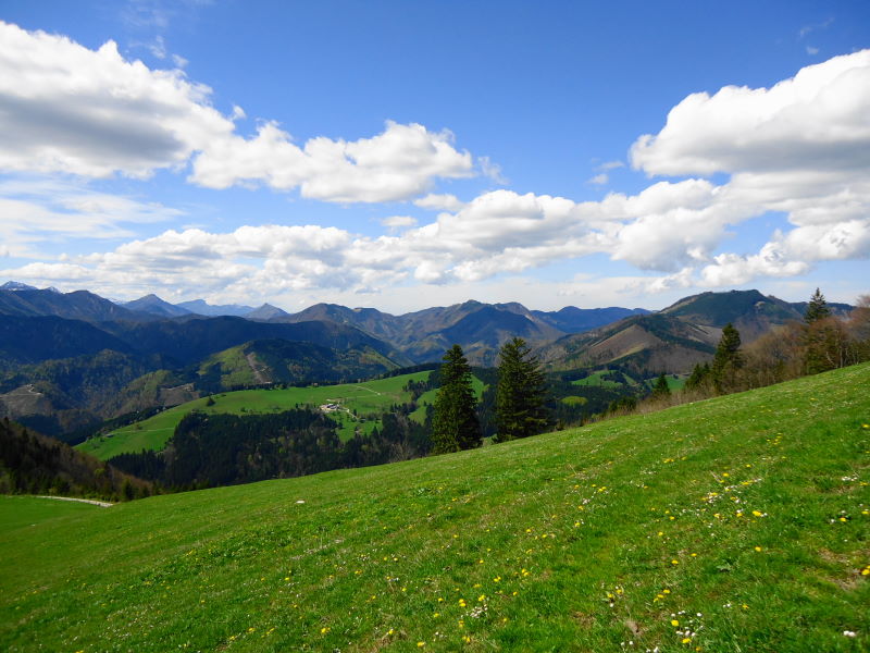 Foto: Günter Siegl / Wandertour / Gschwendtalm und Brunnbacher Gamsstein / Blick nach Westen / 26.04.2014 13:02:12