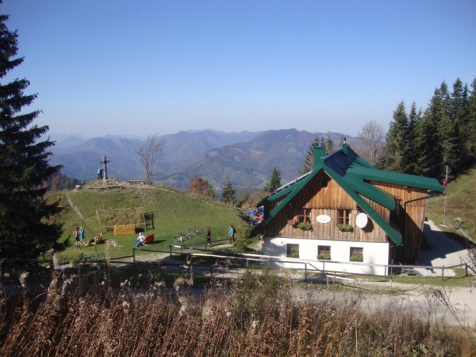 Foto: Wolfgang Dröthandl / Wandertour / Über die Ennser Hütte auf den Almkogel / Die schmucke Ennser Hütte der Naturfreunde (1293m) / 16.10.2018 14:43:35