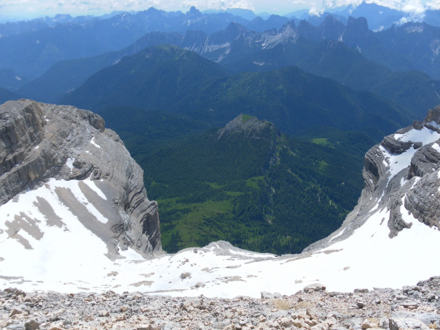 Foto: Wolfgang Lauschensky / Wandertour / Monte Pelmo / Gipfelblick über das obere Firnbecken zum Monte Pena / 01.07.2011 20:56:09