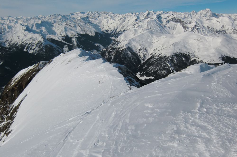 Foto: Thomas Paschinger / Skitour / Von Dax auf die Amthorspitze (2748m) / ab der Militärbasis über den überwächteten Rücken zum Gipfel / 12.02.2010 15:18:30