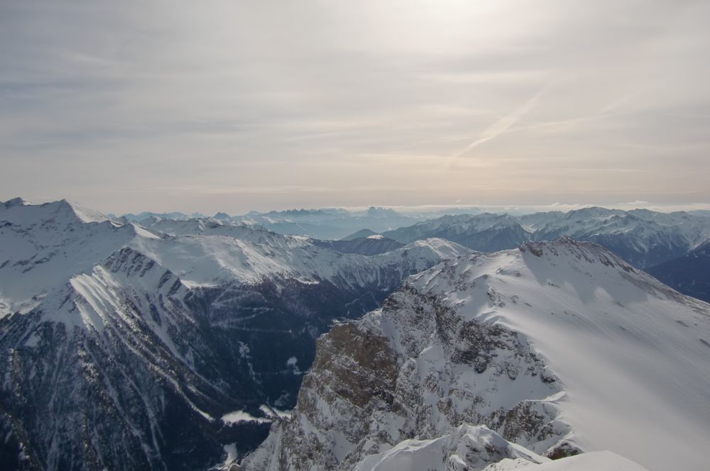Foto: Thomas Paschinger / Skitour / Von Dax auf die Amthorspitze (2748m) / Blick nach Süden zu den Dolomiten / 12.02.2010 15:11:01