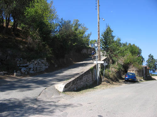 Foto: Lenswork.at / Ch. Streili / Mountainbiketour / Von Cupabia über den Bocca di Gradello nach Coti-Chiavari / Bei der Abzweigung am Ortsende von Coti Chiavari links bergauf abbiegen / 19.10.2007 18:44:00
