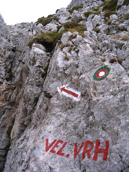Foto: Andreas Koller / Klettersteigtour / Hochturm - Nordflankensteig (2088 m) / Der Einstieg in slowenischer Sprache / 18.09.2007 01:22:33