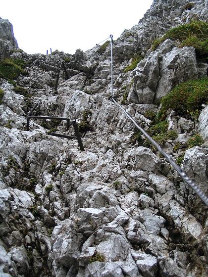 Foto: Andreas Koller / Klettersteigtour / Hochturm - Nordflankensteig (2088 m) / Die letzten steilen Meter in der 2. Rinne / 18.09.2007 01:19:34