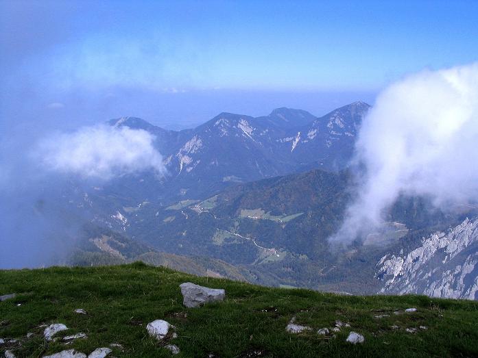 Foto: Andreas Koller / Klettersteigtour / Hochturm - Nordflankensteig (2088 m) / Blick nach N / 18.09.2007 01:17:09