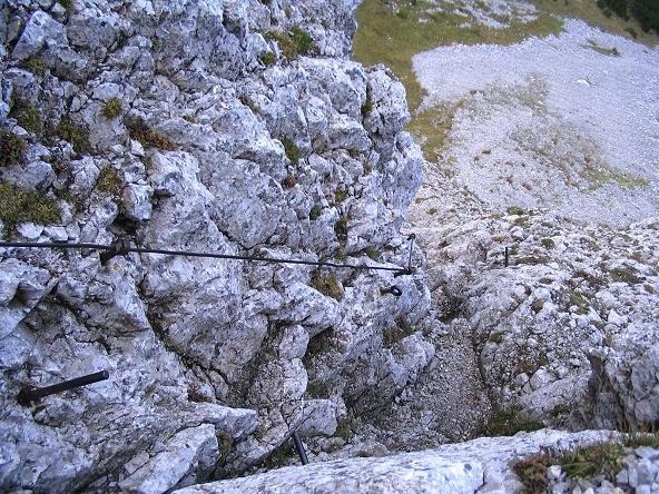 Foto: Andreas Koller / Klettersteigtour / Hochturm - Nordflankensteig (2088 m) / Der steile Abstieg zum Hainsch Sattel / 18.09.2007 01:05:50