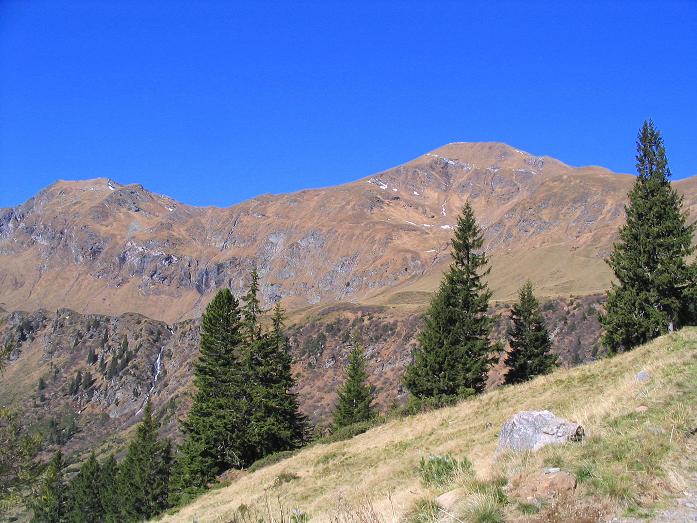 Foto: Andreas Koller / Wandertour / Aus dem Schöttlgraben auf den Hohenwart (2363m) / Der Hohenwart mit dem Abstiegsgrat nach W (am Foto nach links) / 17.10.2007 02:28:00