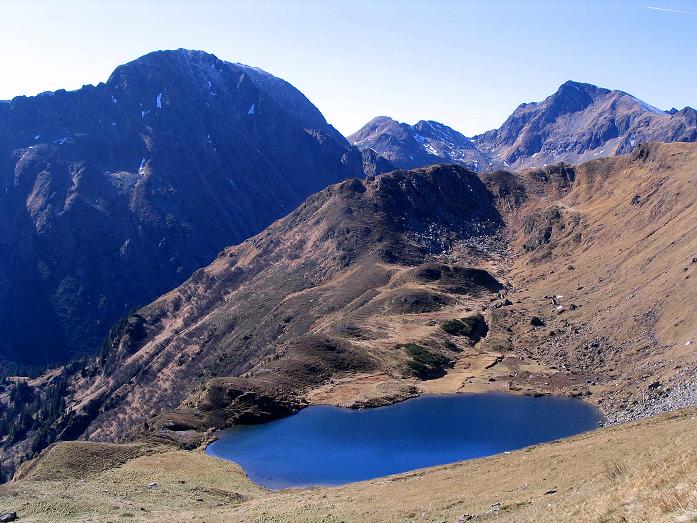 Foto: Andreas Koller / Wandertour / Aus dem Schöttlgraben auf den Hohenwart (2363m) / Der Fischsee schmiegt sich harmonisch in die Landschaft / 17.10.2007 02:26:57
