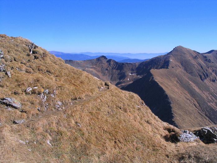 Foto: Andreas Koller / Wandertour / Aus dem Schöttlgraben auf den Hohenwart (2363m) / Der Steig mit Großem Hansl (2315 m) im Hintergrund / 17.10.2007 02:25:28
