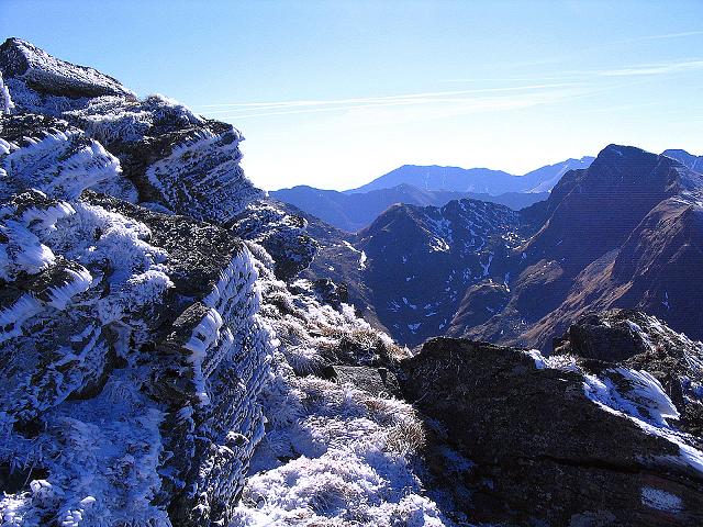 Foto: Andreas Koller / Wandertour / Aus dem Schöttlgraben auf den Hohenwart (2363m) / Eisblumen am Grat zum Glattjoch / 17.10.2007 02:18:40