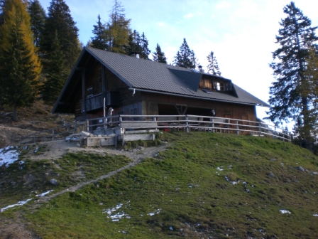 Foto: dobratsch11 / Wander Tour / Kobesnock / Die Jagdhütte auf der Wertschacher Alm. / 23.10.2007 20:53:35