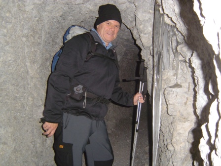 Foto: dobratsch11 / Wandertour / Due Pizzi (Zweispitz) 2048m / im Tunnel / 10.12.2007 12:21:14