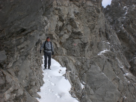 Foto: dobratsch11 / Wandertour / Due Pizzi (Zweispitz) 2048m / das Band durch die Südwand / 10.12.2007 12:18:50