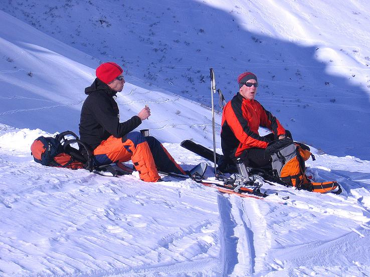 Foto: Andreas Koller / Skitour / Pulverschnee am Valzifenzer Grat (2515 m) / Verdiente Rast / 17.02.2008 01:03:59