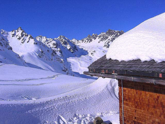 Foto: Andreas Koller / Skitour / Pulverschnee am Valzifenzer Grat (2515 m) / Zollhütte und Madrisa (2770 m) / 17.02.2008 01:02:05