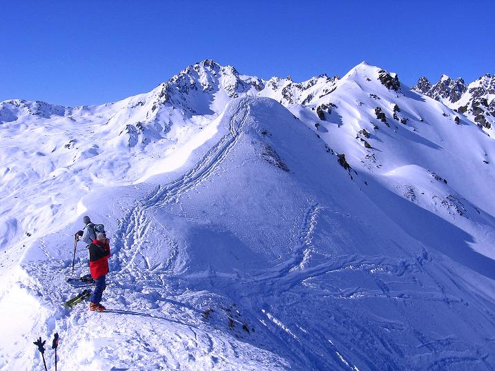 Foto: Andreas Koller / Skitour / Pulverschnee am Valzifenzer Grat (2515 m) / Auf der O-Schulter ( = P. 2405) / 17.02.2008 00:58:58