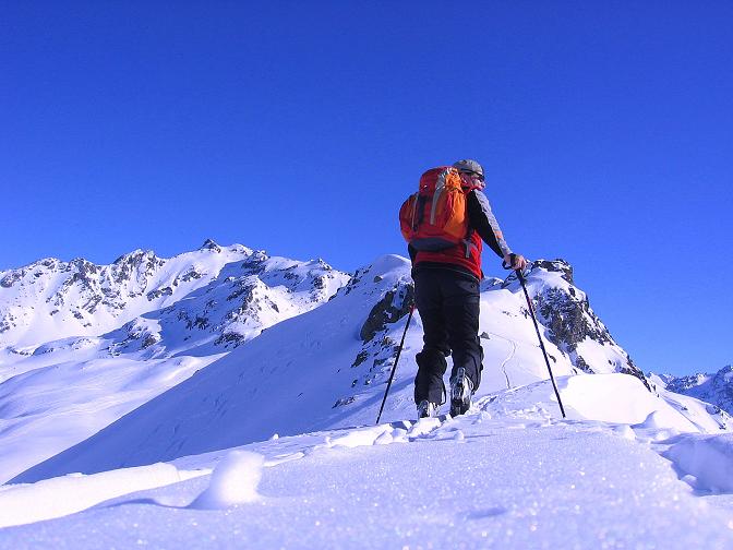 Foto: Andreas Koller / Skitour / Pulverschnee am Valzifenzer Grat (2515 m) / Am Grat auf den Westlichen Paschianikopf / 17.02.2008 00:58:35