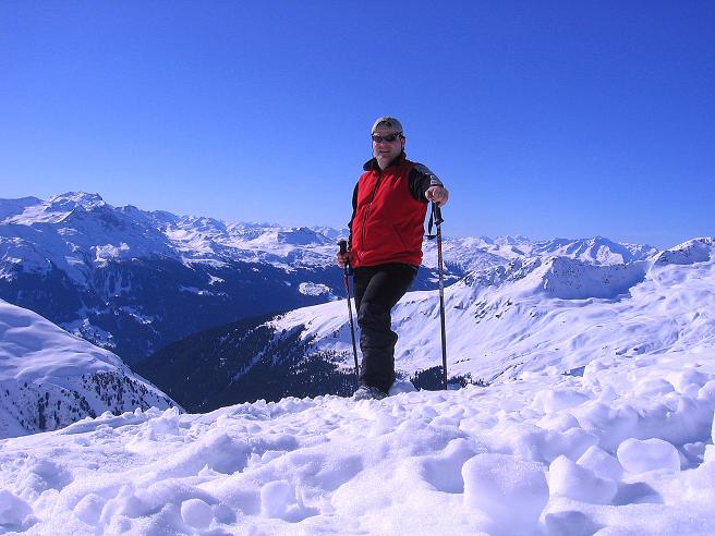 Foto: Andreas Koller / Skitour / Pulverschnee am Valzifenzer Grat (2515 m) / Weite Aussicht ins Schweizer Engadin / 17.02.2008 00:56:39