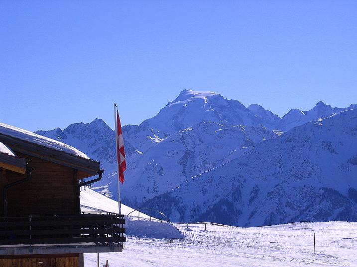 Foto: Andreas Koller / Skitour / Piz Vallatscha - unbekannte Tour im Engadin (3021m) / Blick aus dem Skigebiet Minschuns zum Ortler (3905 m) / 18.02.2008 01:47:04