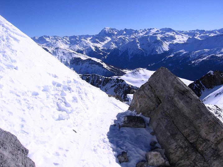 Foto: Andreas Koller / Skitour / Piz Vallatscha - unbekannte Tour im Engadin (3021m) / Blick aus der steilen S-Flanke zum Ortler (3905 m) / 18.02.2008 01:41:52