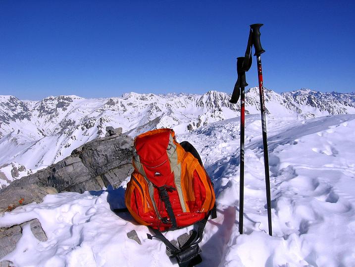 Foto: Andreas Koller / Skitour / Piz Vallatscha - unbekannte Tour im Engadin (3021m) / Blick vom Gipfel nach N / 18.02.2008 01:39:33