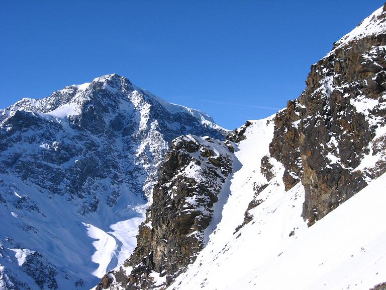 Foto: Andreas Koller / Skitour / Durch das Rosimtal auf die Schildspitze (3461m) / Blick aus dem Rosimtal auf den Ortler (3905 m) / 22.02.2008 02:24:10