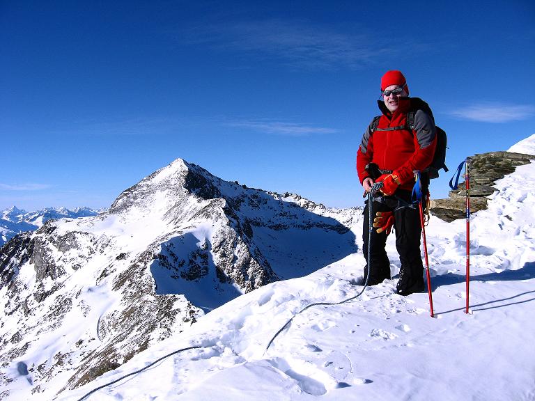 Foto: Andreas Koller / Skitour / Durch das Rosimtal auf die Schildspitze (3461m) / Anseilen zum steilen Abstieg in der S-Flanke / 22.02.2008 02:12:36