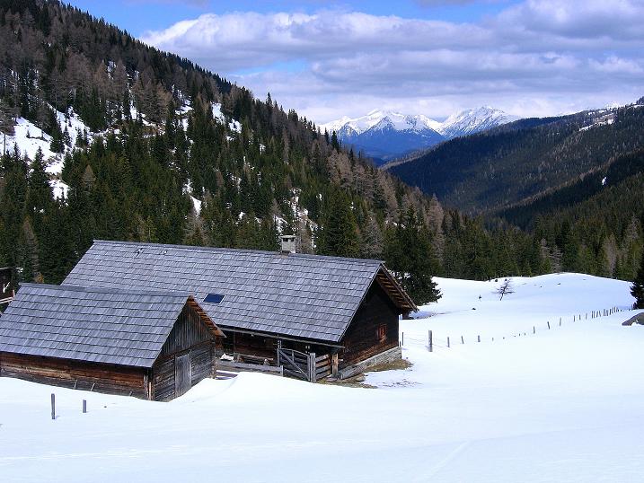 Foto: Andreas Koller / Skitour / Vom Bundschuh auf die Schwarzwand (2214 m) / Blick von der Pfarralm in die südlichen Schladminger Tauern / 06.04.2008 23:54:38