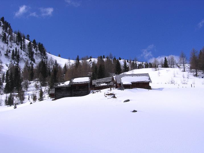 Foto: Andreas Koller / Skitour / Vom Bundschuh auf die Schwarzwand (2214 m) / Die Morawitzeralm / 06.04.2008 23:51:43