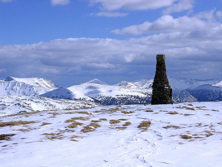 Foto: Andreas Koller / Skitour / Vom Bundschuh auf die Schwarzwand (2214 m) / Am Gipfel mit Blick ins Herz der Nockberge / 06.04.2008 23:33:53