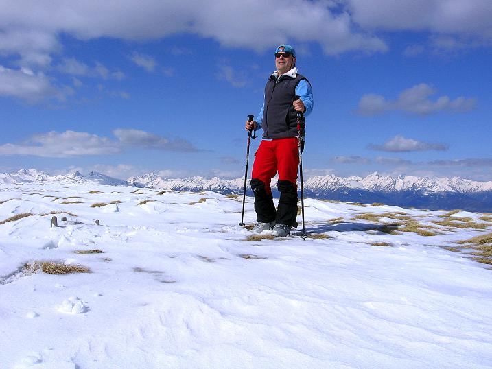 Foto: Andreas Koller / Skitour / Vom Bundschuh auf die Schwarzwand (2214 m) / Am Gipfel mit Blick nach N / 06.04.2008 23:30:48