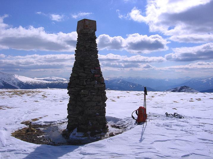 Foto: Andreas Koller / Skitour / Vom Bundschuh auf die Schwarzwand (2214 m) / Blick über den Steinmann nach SW / 06.04.2008 23:27:24