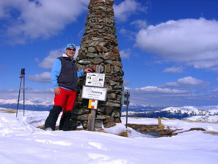 Foto: Andreas Koller / Skitour / Vom Bundschuh auf die Schwarzwand (2214 m) / Gipfelsteinmann auf der Schwarzwand / 06.04.2008 23:25:56