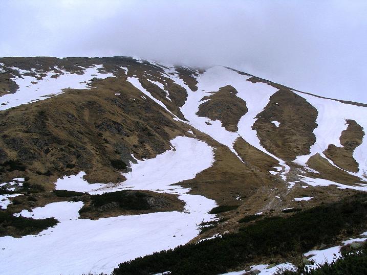Foto: Andreas Koller / Wander Tour / Durch den Brandstätter Graben auf den Maierangerkogel (2356m) / Der Hochreichhart (2416 m) mit Nebelhaube / 20.05.2008 00:41:58