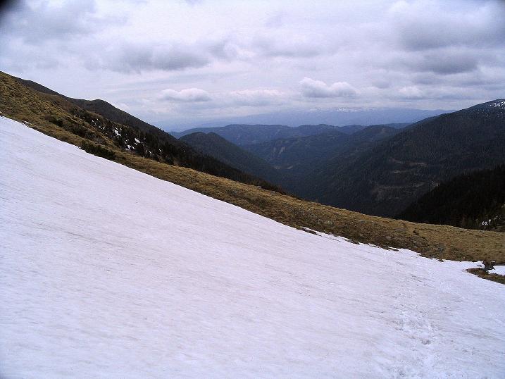 Foto: Andreas Koller / Wander Tour / Durch den Brandstätter Graben auf den Maierangerkogel (2356m) / Blick von knapp unterhalb des Brandstättertörls nach NO / 20.05.2008 00:40:51