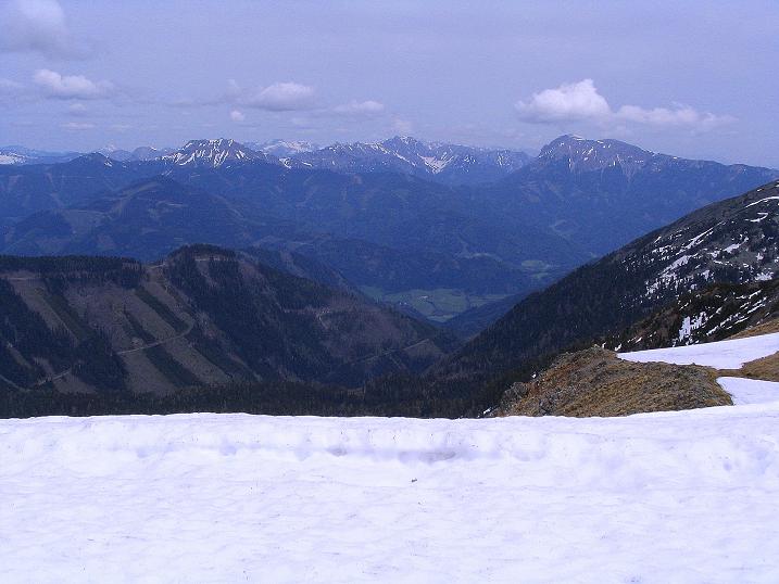 Foto: Andreas Koller / Wander Tour / Durch den Brandstätter Graben auf den Maierangerkogel (2356m) / Blick vom Brandstättertörl nach N zu den Eisenerzer Alpen / 20.05.2008 00:38:35