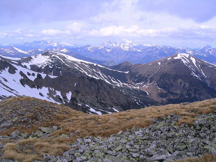 Foto: Andreas Koller / Wander Tour / Durch den Brandstätter Graben auf den Maierangerkogel (2356m) / Blick nach NW in die Gesäuseberge rund ums Hochtor (2369 m) / 20.05.2008 00:36:12