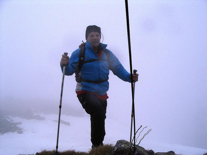Foto: Andreas Koller / Wander Tour / Durch den Brandstätter Graben auf den Maierangerkogel (2356m) / Bei Nebel am Gipfel / 20.05.2008 00:27:47