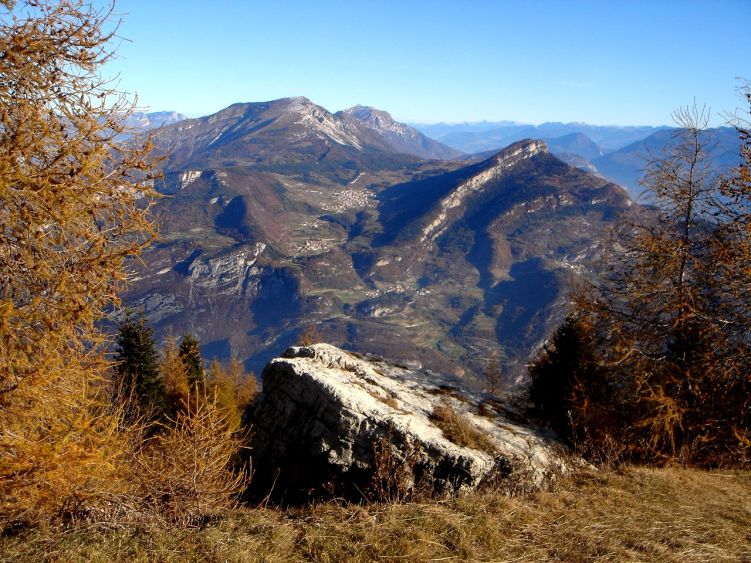 Foto: Manfred Karl / Wandertour / Auf einen Aussichtsberg der Extraklasse – Monte Altissimo di Nago / Monte Stivo - Monte Biaena - Palon im Hintergrund / 05.06.2008 21:01:18
