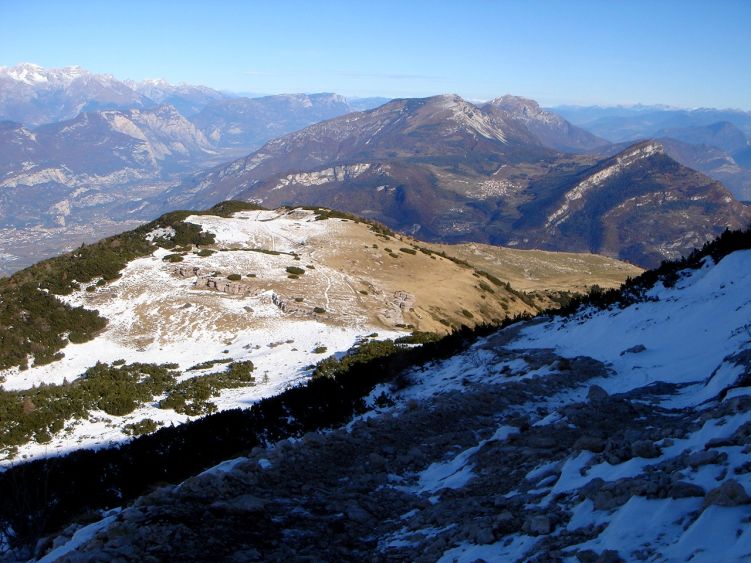 Foto: Manfred Karl / Wandertour / Auf einen Aussichtsberg der Extraklasse – Monte Altissimo di Nago / Rückblick auf einen Teil des Aufstiegsweges / 05.06.2008 20:54:50