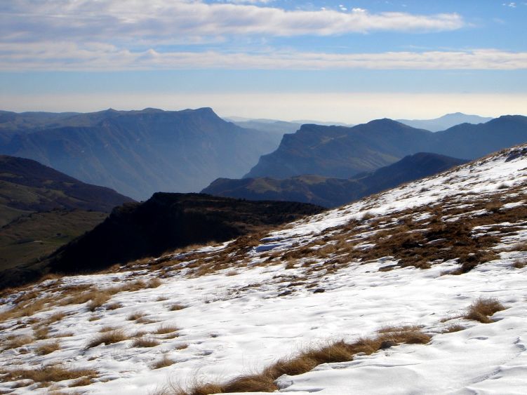 Foto: Manfred Karl / Wandertour / Auf einen Aussichtsberg der Extraklasse – Monte Altissimo di Nago / Blick nach Südosten / 05.06.2008 20:41:45