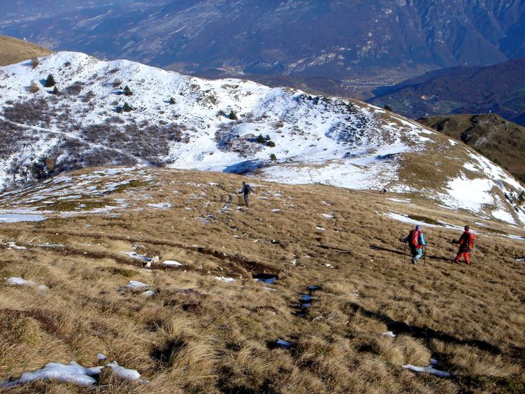 Foto: Manfred Karl / Wandertour / Auf einen Aussichtsberg der Extraklasse – Monte Altissimo di Nago / Abstieg zur Bocca Paltrane / 05.06.2008 20:40:03