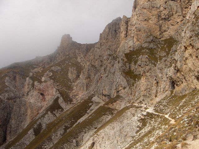 Foto: Manfred Karl / Klettersteig Tour / Über den Maximiliansteig auf die Roterdspitze / Steile Grasschrofenhänge unterhalb der Roterdspitze / 14.09.2008 10:35:44