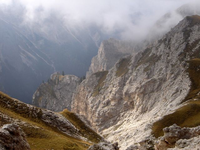 Foto: Manfred Karl / Klettersteig Tour / Über den Maximiliansteig auf die Roterdspitze / Blick ins Bärenloch / 14.09.2008 10:36:20