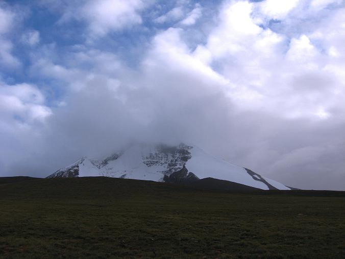 Foto: Andreas Koller / Wander Tour / Von Tachuntse auf den Nimaling Ri (5648m) / Der Kang Yatse (6404 m) / 14.09.2008 00:22:52